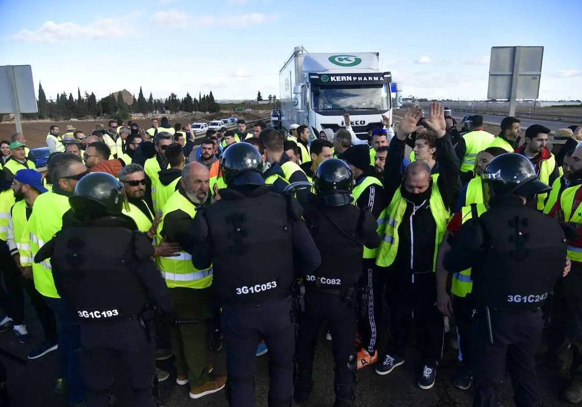 Los agricultores retoman las protestas en la Región de Murcia con